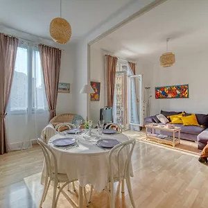 Appartement Grand 4pers à Coté Du Palais Longchamp, Marseille